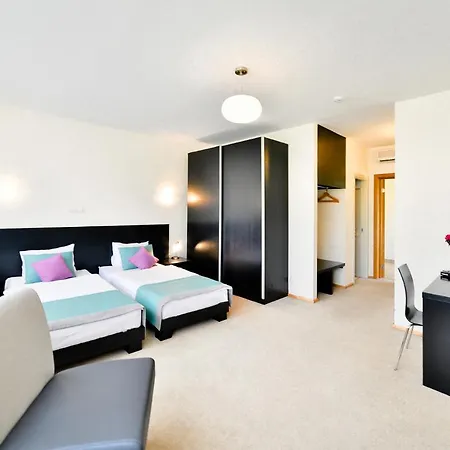 Vantis Riverside Otel Riga